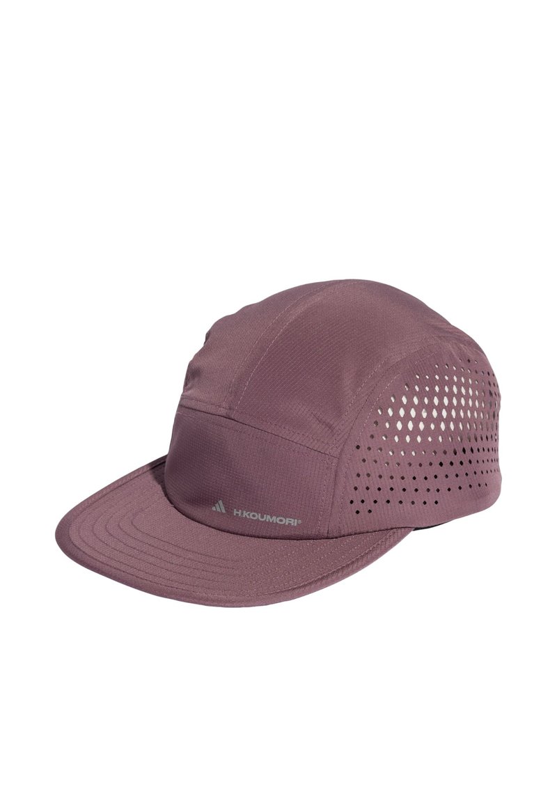 Light purple cap made of textured fabric. Features a wide brim and perforated sides for ventilation. Logo displayed on the front.