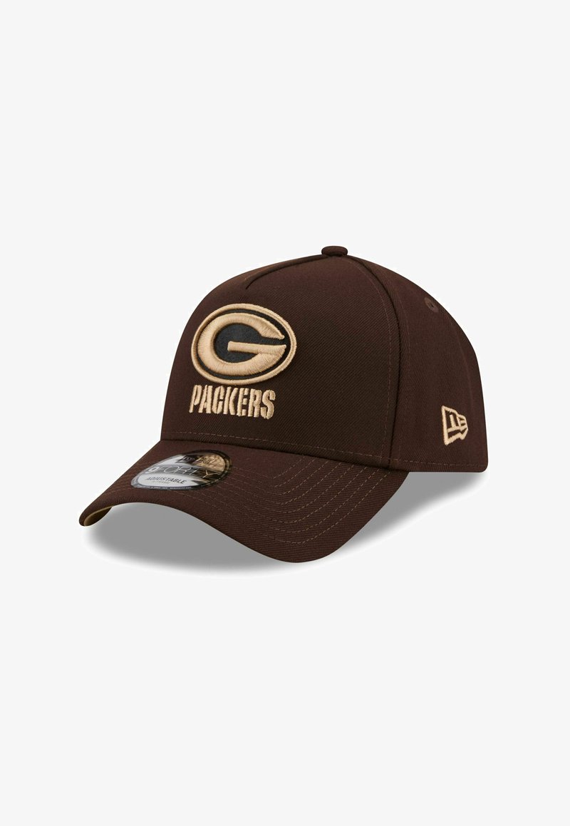 Casquette de baseball marron ajustable avec logo Beige des Green Bay Packers et emblème New Era sur le côté.