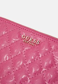 Guess YARMILLA SLG DBL ZIP ORGANIZER - Peňaženka - mulberry
