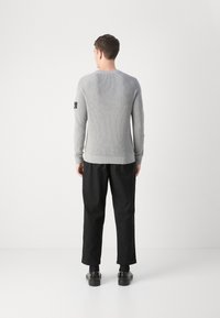 Calvin Klein Jeans BADGE EASY SWEATER - Maglione - gray heather