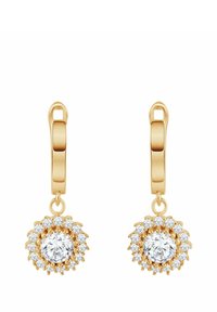 Złote kolczyki w kształcie kół mają kwiatowy wzór z centralnym, przezroczystym kamieniem szlachetnym otoczonym mniejszymi przezroczystymi kamieniami, co nadaje im teksturowany wygląd.