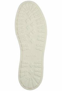 Bílá gumová podrážka boty s texturovaným, vzorovaným povrchem, obsahující různé prvky pro lepší přilnavost a s vyraženým nápisem "BLACKSTONE".