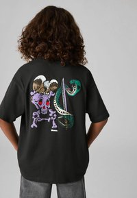 smALLSAINTS REGULAR FIT- GRAPHIC CREW - Potiskana majica - black sabrerattler