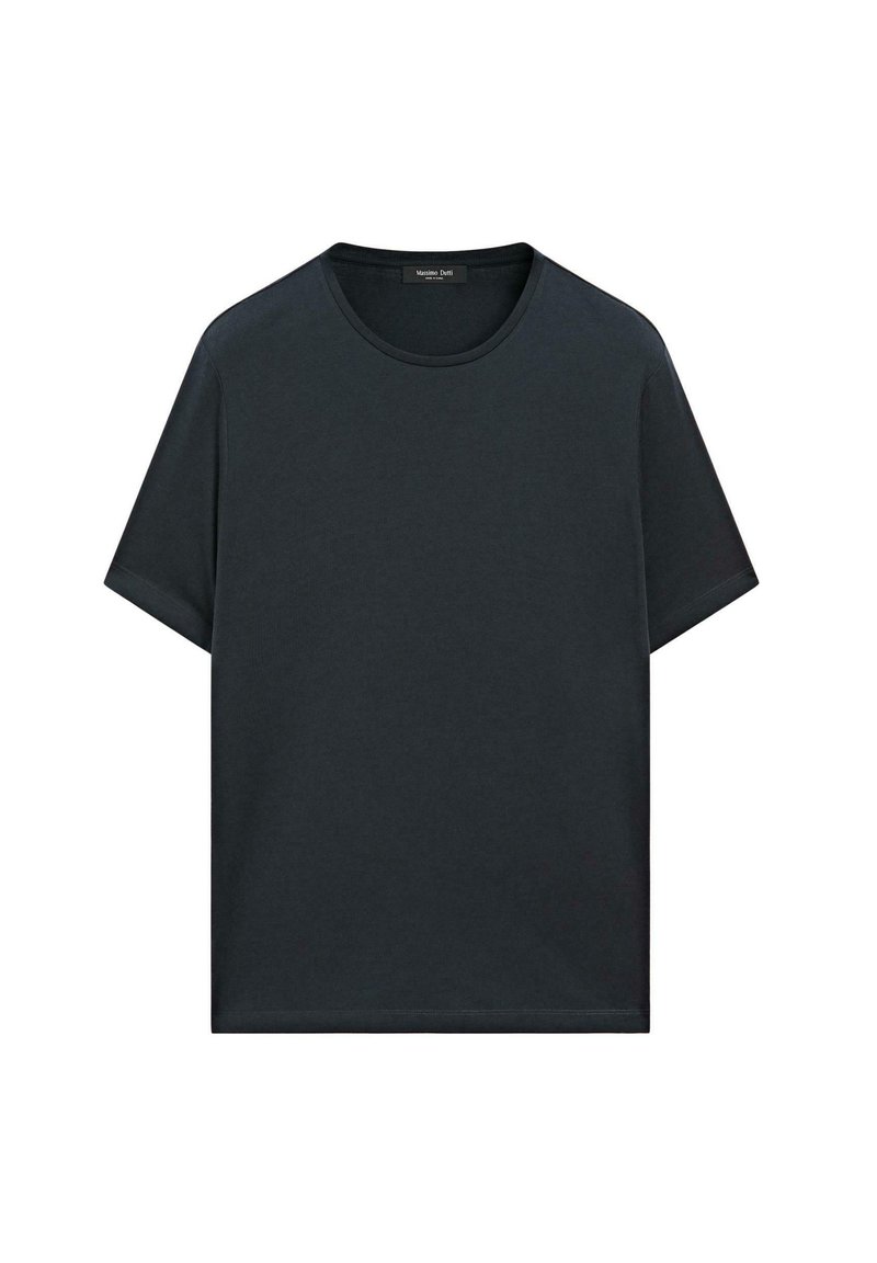Sort kortærmet t-shirt lavet af blødt bomuld med rund halsudskæring og en afslappet pasform. Glat tekstur, ingen synlige mønstre eller grafik.