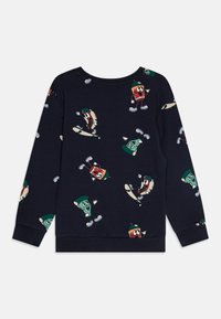 Felpa blu navy con grafiche di cibo in stile cartone animato nei toni del verde, rosso e bianco. Maniche lunghe, scollo tondo, polsini e orlo a coste, design giocoso.