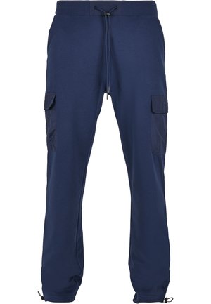 Tumedat sinised jogger-püksid, mis on valmistatud pehmest kangast, millel on elastne vöökohaga, mis sisaldab nööri, ja kargo taskud mõlemal küljel.