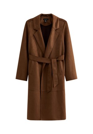 Bruine lange jas met lange mouwen, gemaakt van zacht suède-achtig materiaal, voorzien van een sjaalkraag, een ceintuur in de taille en een gladde textuur zonder zichtbare patronen.