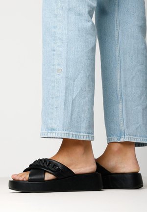 LEXI - Pantolette flach - black