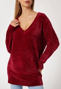 Guess RELAXED FIT - Pulover - rot