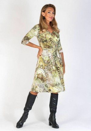 MARGUERITE - PAISLEY 3/4 SLEEVE - Vapaa-ajan mekko - green