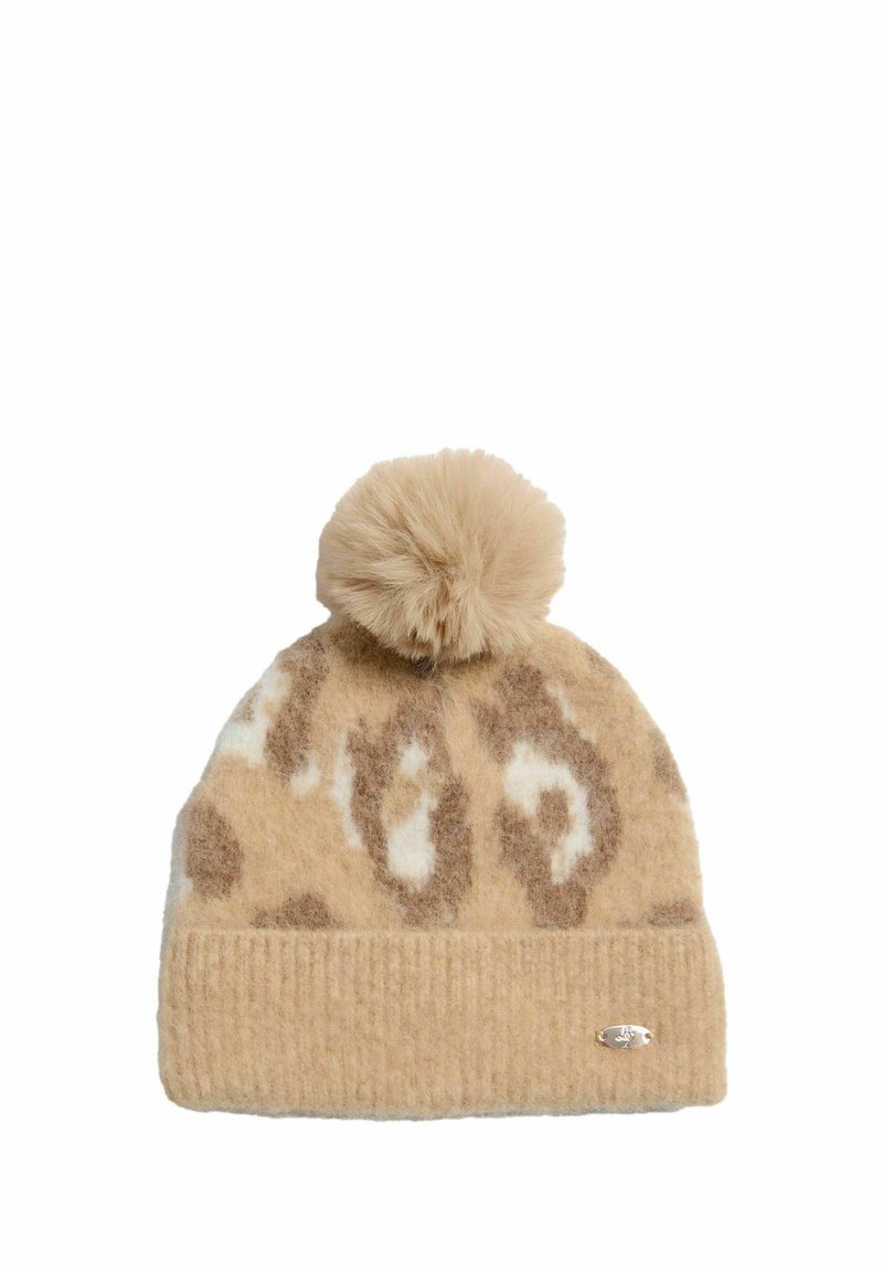 Beige kudumise müts, millel on heleda pruunika ja valge leopardimuster, ülaosas karvane beige pompomi ja alumises osas sooniline äär.