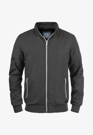 Sötétszürke bomber dzseki, könnyű anyag, elülső cipzár, két oldalsó zseb cipzárral, bordázott mandzsetták és alsó szegély, minimális dizájn minta nélkül.