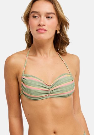 Gestreept bikinitopje in groen, met horizontale roze en gele strepen, geplooide details, verstelbare bandjes en een klein logoaccent.