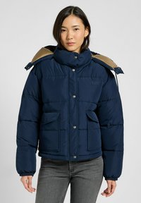 Lee LINED SHORT PUFFER WITH HOOD RELAXED FIT - Giacca invernale - rivet navy