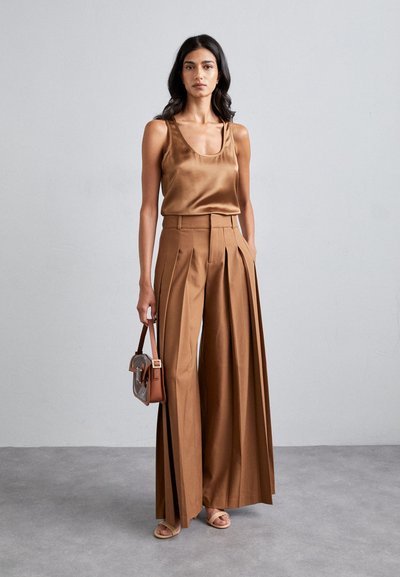 Alice + Olivia AVRIL BOXY TANK - Top - camel