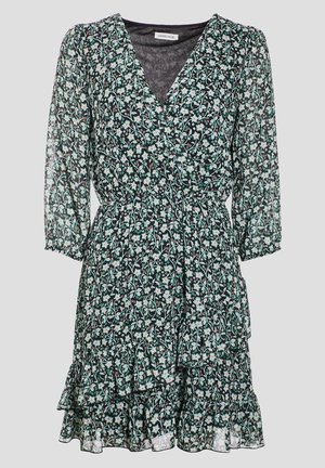 Robe portefeuille noire à imprimé floral avec manches transparentes 3/4, taille élastique et ourlet à volants superposés.