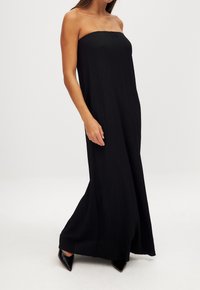 NA-KD Maxi šaty - black