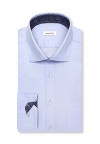 Chemise habillée pour homme bleu clair avec des détails floraux foncés à l’intérieur du col et des poignets, devant boutonné et une poche poitrine unique.