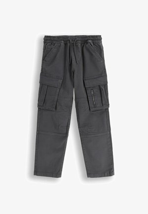 Ciemnoszare spodnie cargo z elastycznym pasem, licznymi kieszeniami i detalem na zamek; wykonane z trwałej, teksturowanej tkaniny.