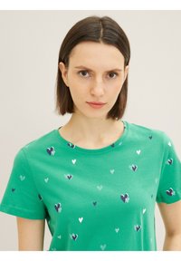 TOM TAILOR T-Shirt print - green navy heart design