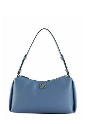 Sac à main bleu en cuir DKNY avec bandoulière réglable et logo argenté sur le devant, fermeture éclair sur le dessus.