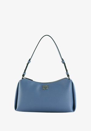 Sac à main bleu en cuir DKNY avec bandoulière réglable et logo argenté sur le devant, fermeture éclair sur le dessus.