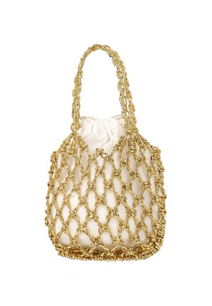 Weiße Stofftasche in einer goldfarbenen Kettentasche mit einem einzelnen Henkel.