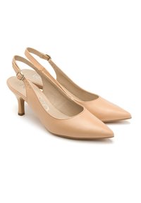 Beżowe skórzane czółenka na pasku z szpiczastym noskiem i umiarkowanym obcasem, z okrągłym zapięciem na regulowanym pasku.