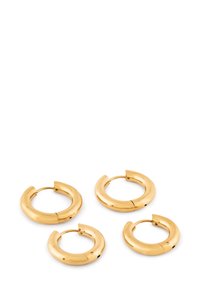 Cercei tip cerc din metal cu nuanță aurie, disponibili în patru dimensiuni, având un finisaj neted, lustruit și un design simplu al închiderii.