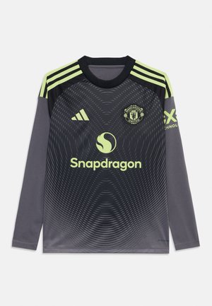Camiseta de fútbol de manga larga en gris con acentos de verde lima, que presenta un patrón texturizado, cuello redondo y logotipos de Manchester United y Snapdragon.
