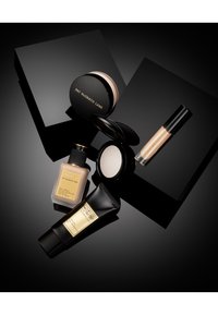PAT McGRATH LABS SKIN FETISH: SUBLIME PERFECTION FOUNDATION - Foundation - Light 5