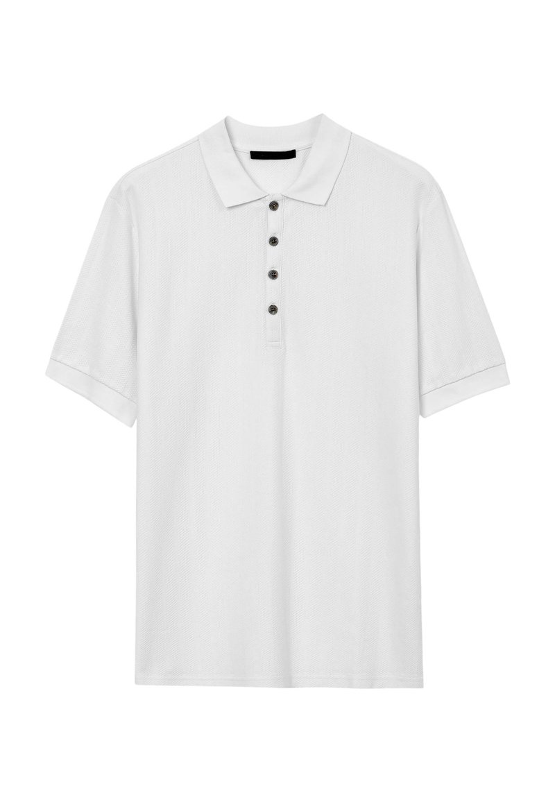 Polo bianco realizzato in tessuto testurizzato, con colletto classico, maniche corte e cinque bottoni scuri lungo la pattina.
