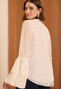 Love & Roses PUSSY FLUTE SLEEVE REGULAR FIT - Palaidinė - ivory white