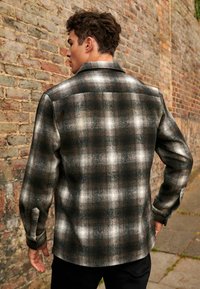 Next CHECK  - Skjorter - brown white
