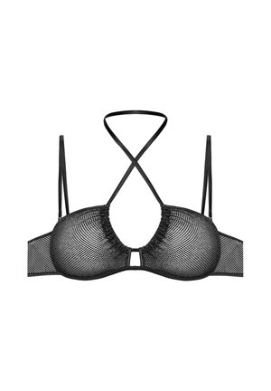 Sostén de encaje negro con aros, tirantes entrecruzados y un detalle de ojal en la parte delantera. Las copas están hechas de un material de red fina.
