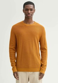 TOM TAILOR STRUKTURIERTER RUNDHALS - Strickpullover - peanut brown dark melange
