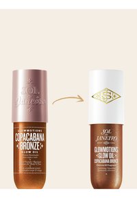 Deux bouteilles d'huile Copacabana Bronze Glow côte à côte, montrant l'ancien emballage marron et rose à côté du nouvel emballage marron et blanc avec un logo doré.