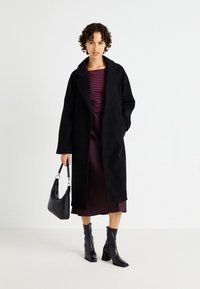 ONLY ONLFIFI BOX  - Tops ar garām piedurknēm - burgundy/black