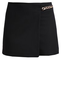 Černá mini sukně s zavinovacím designem, která má zlatý řetěz jako akcent na boku. Materiál se zdá být hladký a má strukturovaný střih.