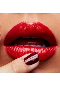 MAC CREMESHEEN LIPSTICK czerwony