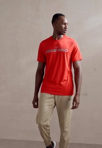 Nike Performance TAPER - Tréningruha alsók - khaki/khaki/(black)