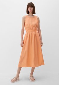 s.Oliver MIT CUT OUT - Sukienka letnia