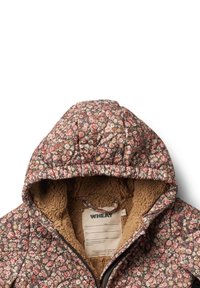 Kinders Blumensteppjacke mit Kapuze, braunem Sherpa-Futter und Frontreißverschluss, mit dem Etikett "WHEAT" im Kragen.