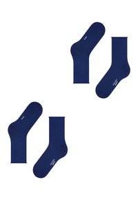 Granatowe skarpetki bawełniane o gładkiej fakturze, w standardowej długości do kostek, z subtelnym logo z boku. Wyeksponowane dwie pary.