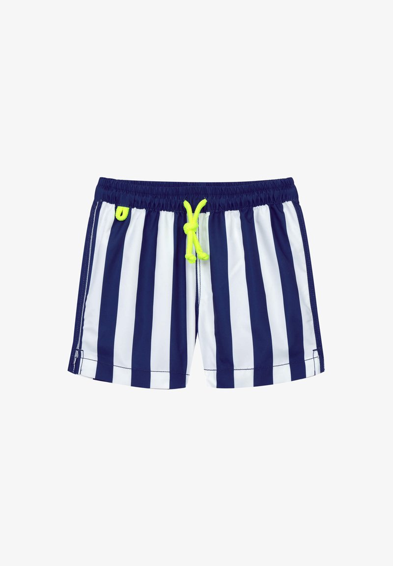 Shorts de bain rayés bleu marine et blancs avec une taille élastique et un cordon de serrage jaune. Texture lisse, design décontracté et longueur au-dessus du genou.