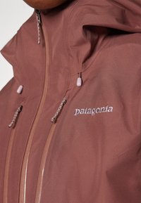 Patagonia TRIOLET JACKET - Giacca hard shell - dulse mauve