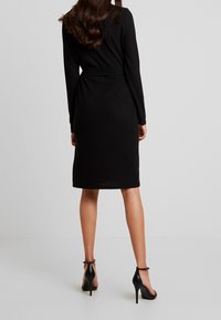 Vero Moda Robe fourreau - black
