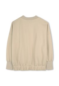 Sudadera beige con mangas largas, puños y dobladillo acanalados, textura suave y un corte relajado. Superficie lisa sin patrones visibles.