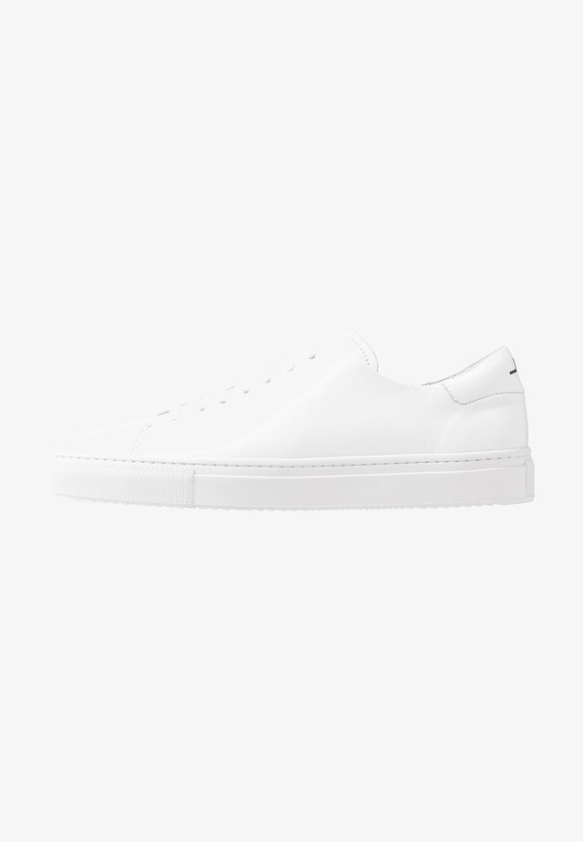 Sneakers - white