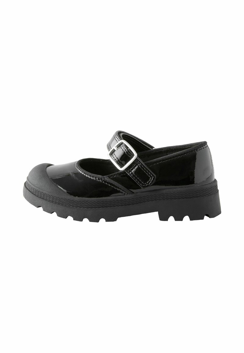 Schwarze lackierte Mary Jane-Schuhe mit runder Spitze, verstellbarem Schnallenriemen und dicker schwarzer Gummisohle mit Profil.